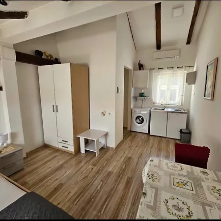 In Apartment Split